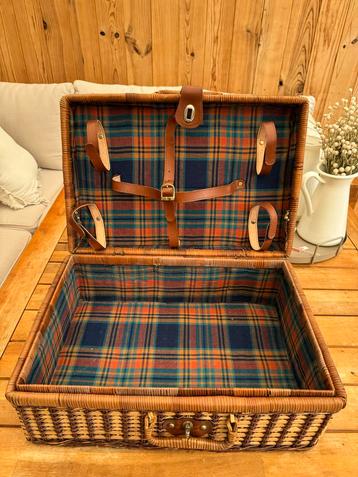 Vintage Picknickmand beschikbaar voor biedingen