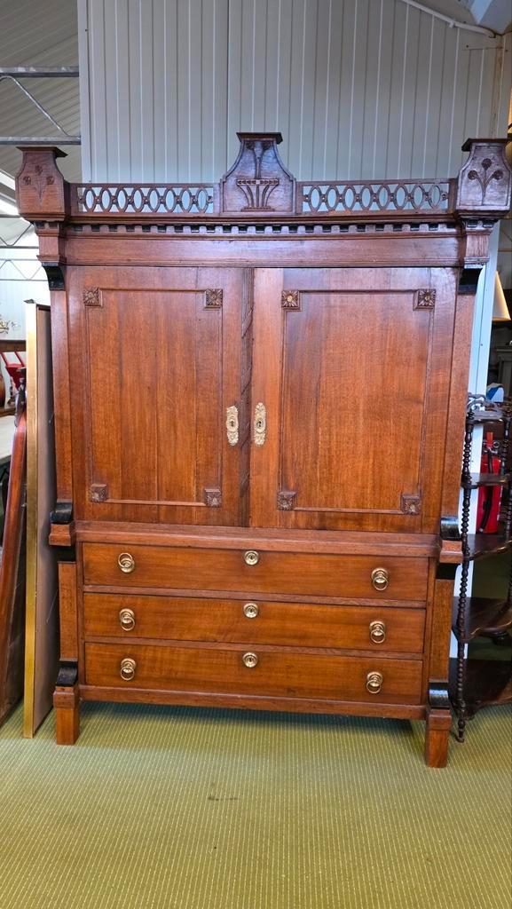 Eiken hekjes kabinet € 250, Antiek en Kunst, Antiek | Meubels | Kasten, Ophalen