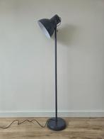 Vloerlamp Firma 180cm hoog kleur grijs Kwantum, Ophalen, Zo goed als nieuw, Metaal, Industriëel