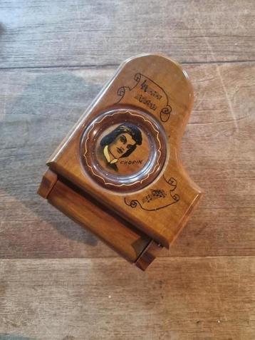 Vintage muziekdoos Chopin vleugel piano beschikbaar voor biedingen