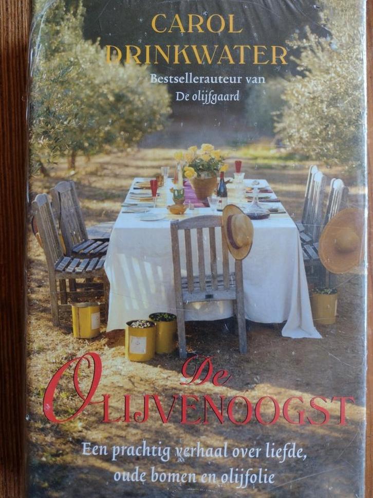 Nieuw boek De olijvenoogst Carol Drinkwater ISBN 9044313266, Boeken, Romans, Nieuw, Europa overig, Ophalen