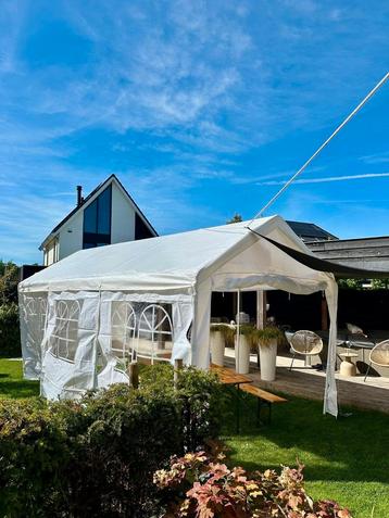 Te Huur Partytent 6x6 m, incl bezorgen, opbouwen, tafels beschikbaar voor biedingen