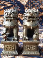 Prachtig stel oude Oosterse Foo dogs van verguld brons., Antiek en Kunst, Kunst | Niet-Westerse kunst, Ophalen of Verzenden