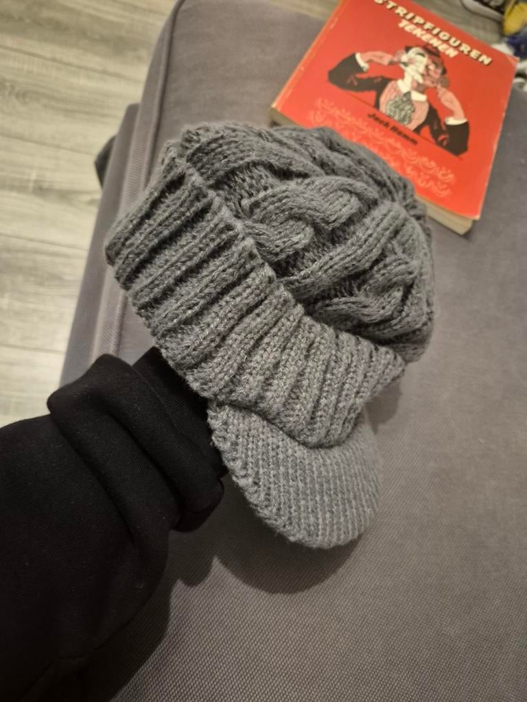 Gebreide Muts met Klep, Ophalen of Verzenden, Zo goed als nieuw, Muts