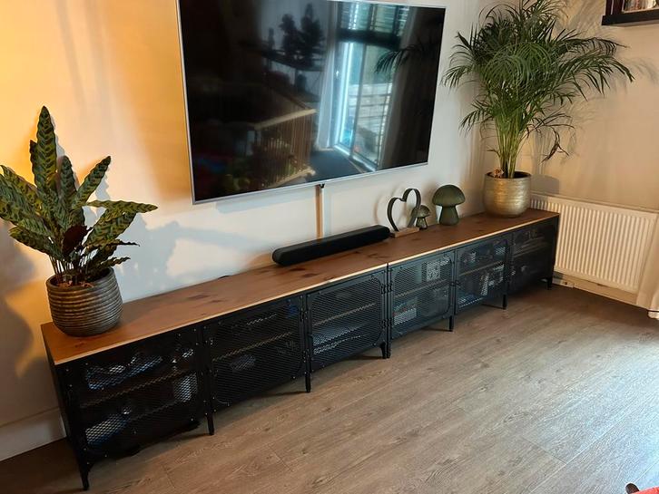 1 of 2 Industriële tv-meubels FJÄLLBO, Huis en Inrichting, Kasten | Dressoirs, Zo goed als nieuw, 150 tot 200 cm, 25 tot 50 cm