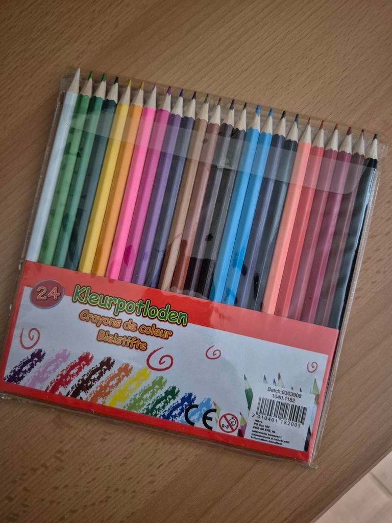 Nieuwe set van 24 kleurpotloden, Ophalen of Verzenden, Nieuw, Potlood of Stift