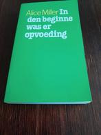 Alice Miller - In den beginne was er opvoeding (b), Boeken, Psychologie, Ophalen of Verzenden, Zo goed als nieuw, Alice Miller