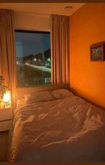 Tweepersoonsbed (twijfelaar) met grijze stoffen bekleding, Huis en Inrichting, Zo goed als nieuw, Twijfelaar, 200 cm, 140 cm