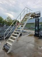 Stalen trap met bordes hoog 3,3mtr. Nog076, Doe-het-zelf en Verbouw, Ladders en Trappen, Ophalen of Verzenden, Zo goed als nieuw