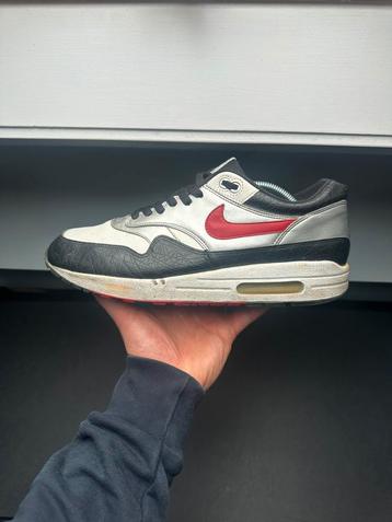 Nike Air Max 1 Metallic Silver Black Red / 45 beschikbaar voor biedingen