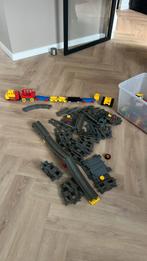 Te koop. Legotrein met rails en kist accesoires., Ophalen of Verzenden, Zo goed als nieuw