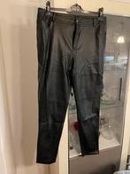 Broek zwart Yessica leatherlook maat 44, Kleding | Dames, Broeken en Pantalons, Yessica, Lang, Maat 42/44 (L), Ophalen of Verzenden