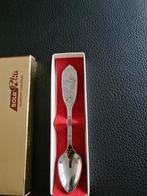 Ongebruikt Zilverwit edelstaal lepeltje kroningsjaar Beatrix, Verzamelen, Ophalen of Verzenden, Nieuw, Nederland, Speld(je) of Lepel(tje)