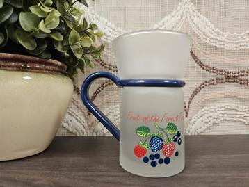 Vintage theeglas met bosvruchten jaren 80 beschikbaar voor biedingen