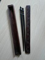 Eetstokjes met houten etui (Indonesië?), Huis en Inrichting, Keuken | Servies, Ophalen of Verzenden, Zo goed als nieuw, Overige materialen