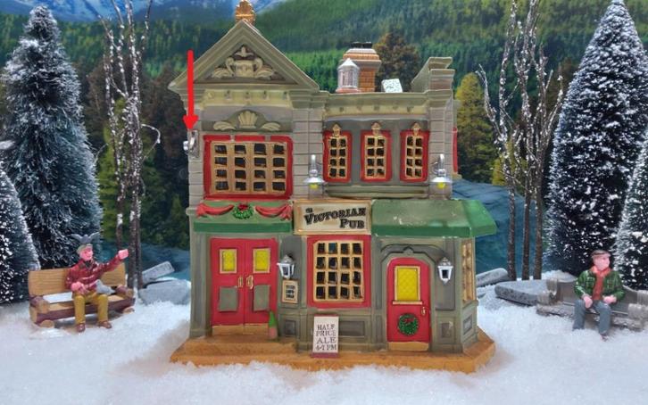 Lemax: The victorian pub voor in uw kerstdorp (lees tekst)., Diversen, Kerst, Zo goed als nieuw, Ophalen of Verzenden