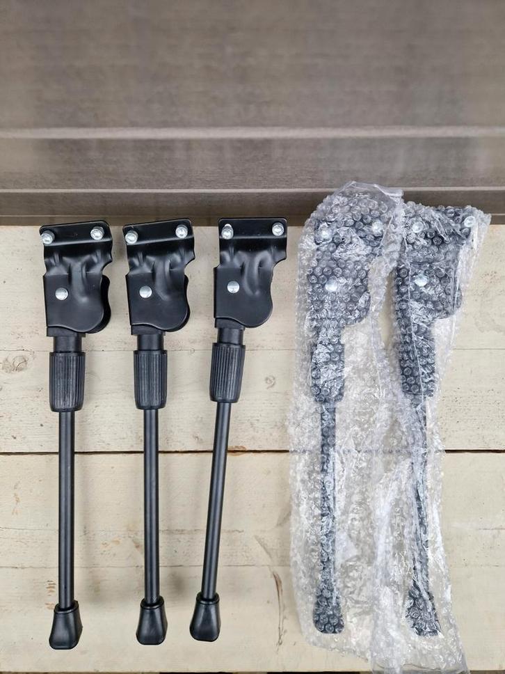 Fietsstandaard zwart (2 bouten) - NIEUW - (meerdere), Fietsen en Brommers, Fietsaccessoires | Fietsgereedschap, Nieuw, Ophalen of Verzenden