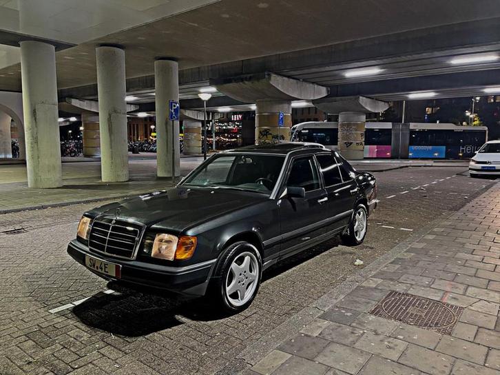 Mercedes-Benz W124 300E 4MATIC (1988)– nette staat, Auto's, Mercedes-Benz, Particulier, E-Klasse, Benzine, Automaat, Zwart, Leder