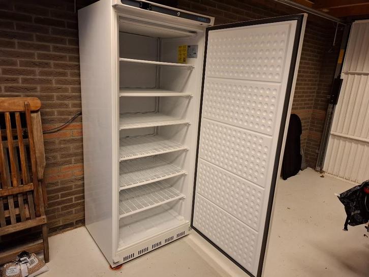 POLAR CD615-E Koelkast/vrieskast, Witgoed en Apparatuur, Vriezers en Diepvrieskisten, Zo goed als nieuw, Vrijstaand, Vrieskast