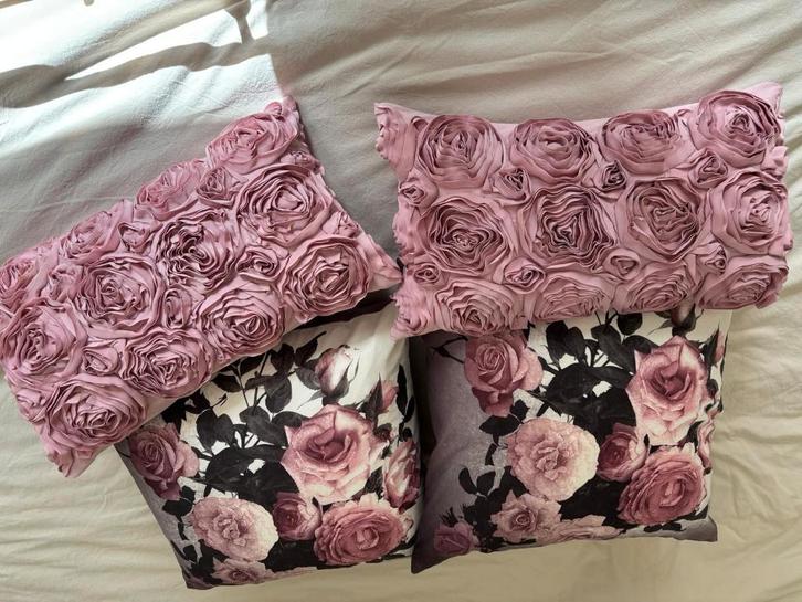 4 mooie sierkussens in afgestemde kleuren, Huis en Inrichting, Woonaccessoires | Kussens, Zo goed als nieuw, Roze, Rechthoekig