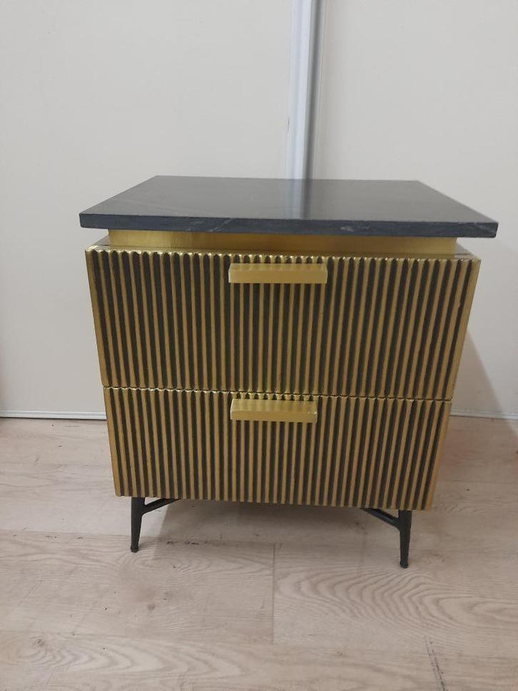 nachtkastje 2 laden model Ironville van Richmond Interiors, Huis en Inrichting, Slaapkamer | Nachtkastjes, Nieuw, 55 tot 70 cm