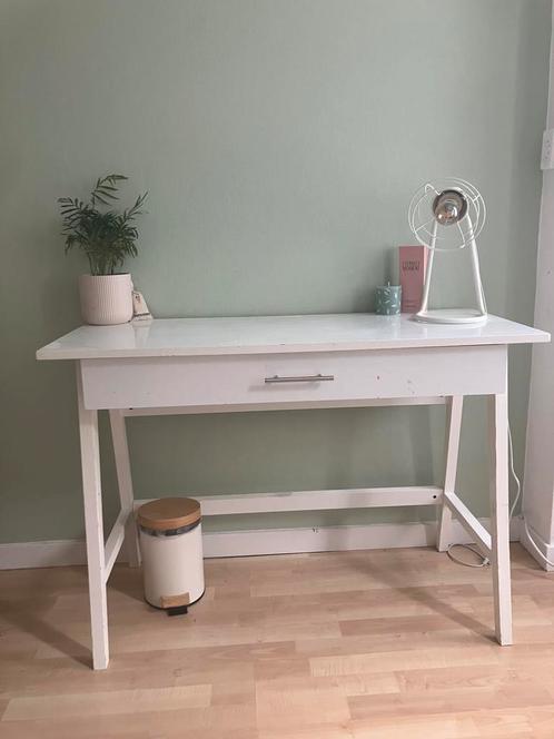 Bureau wit gebruikt / klein prijsje, Huis en Inrichting, Bureaus, Gebruikt, Bureau, Ophalen
