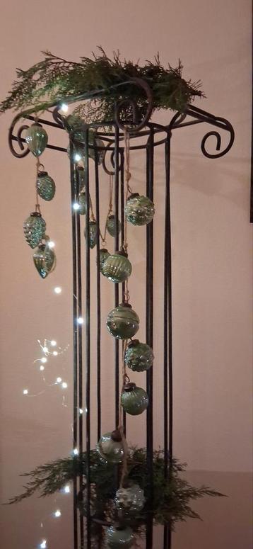 Unieke smeedijzeren standaard 180 cm hoog beschikbaar voor biedingen