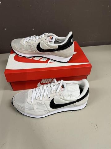 Nike Challenger \"light bone\"maat 42 CW7645 003] beschikbaar voor biedingen