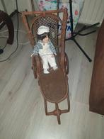 Antieke poppenwagen met porseleinen pop, Antiek en Kunst, Ophalen of Verzenden