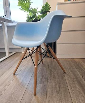 Chair / Kuip stoelen (white) beschikbaar voor biedingen