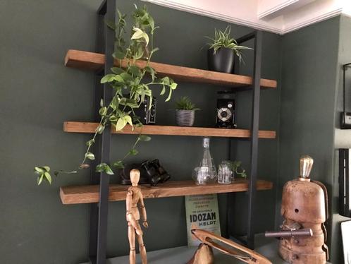 Prachtig industrieel Wandrek van staal en hout, Huis en Inrichting, Woonaccessoires | Wandplanken en Boekenplanken, Zo goed als nieuw