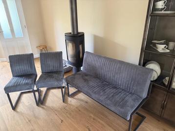 Eetkamer set - 2 stoelen en bankje beschikbaar voor biedingen