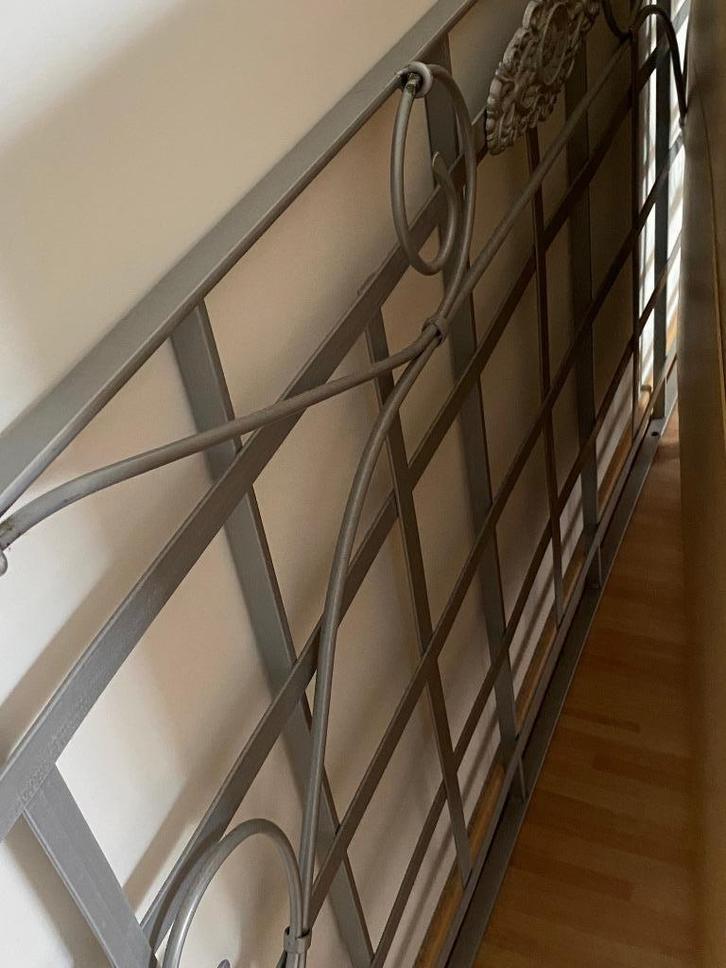 Zilver kleurig eenpersoonsbed van Planet Little, Kinderen en Baby's, Kinderkamer | Bedden, Zo goed als nieuw, 180 cm of meer, 85 tot 100 cm