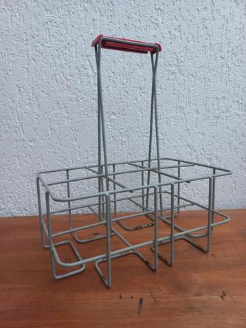 Metalen flessenrek. Vintage. Brocant. Rekje beschikbaar voor biedingen