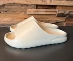 Yeezy Slides Beige Maat 44, Verzenden, Nieuw, Slippers