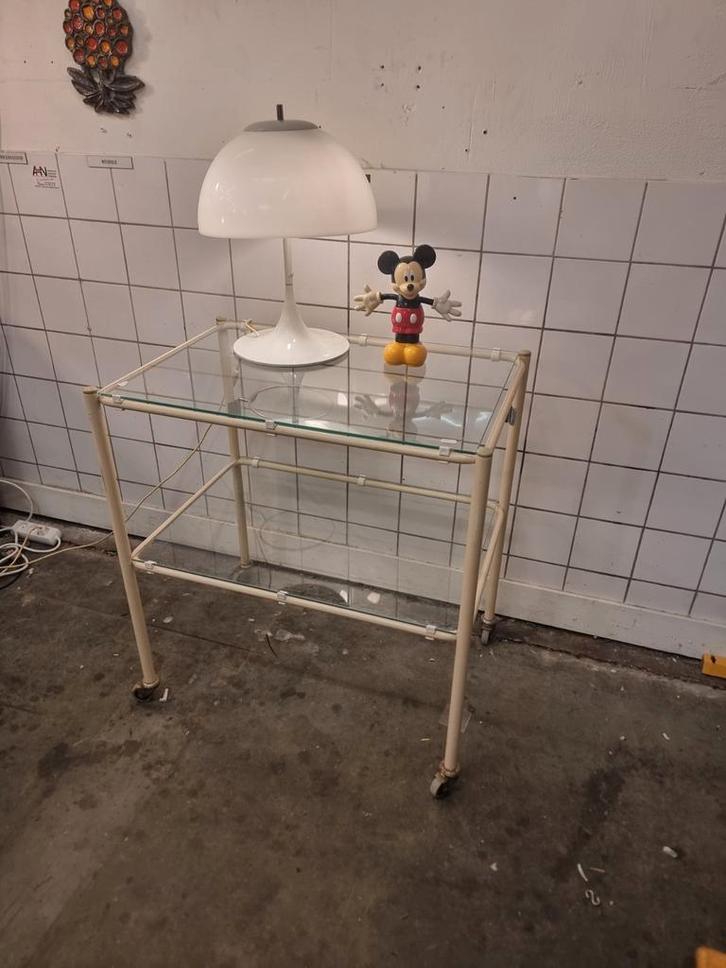 Vintage trolley industrieel glas en buizenframe, Huis en Inrichting, Tafels | Bijzettafels, Zo goed als nieuw, Rechthoekig, 60 cm of meer