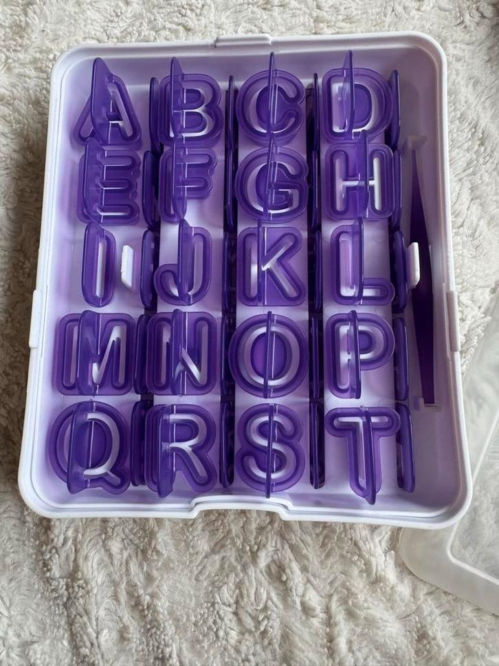 Wilton Alfabet & Cijfer Uitstekers Set, Hobby en Vrije tijd, Taarten en Cupcakes maken, Zo goed als nieuw, Ophalen