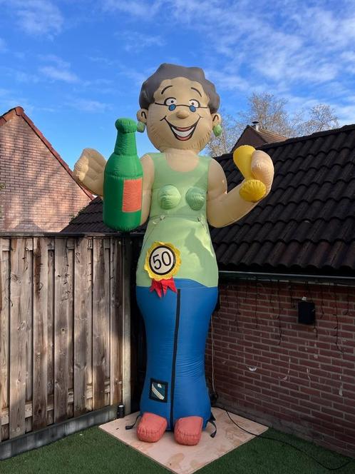 Sara Femmie Opblaasfiguur te huur, Hobby en Vrije tijd, Feestartikelen | Verhuur, Nieuw, Verjaardag, Ophalen of Verzenden
