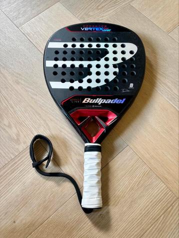 Bullpadel Vertex 04 Comfort beschikbaar voor biedingen