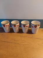 Vintage Melkbekers met Kersjes - Set van 4, Huis en Inrichting, Keuken | Servies, Glas of Glazen, Gebruikt, Keramiek, Ophalen of Verzenden