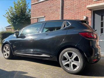 Renault Clio TCE 5deurs | Benzine | Zwart | Nieuwe APK beschikbaar voor biedingen