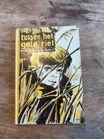 Tussen het gele riet - Willem G. van de Hulst jr., Ophalen of Verzenden, Gelezen, Fictie algemeen