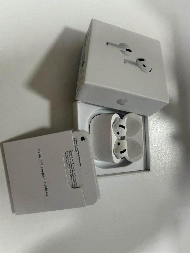 Airpods 4, Telecommunicatie, Mobiele telefoons | Oordopjes, Zo goed als nieuw, Ophalen of Verzenden