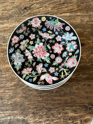 12 vintage Chinees porselein zwarte bloemen borden. beschikbaar voor biedingen