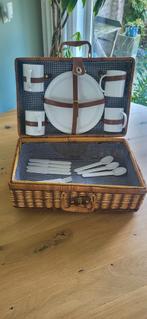 Picknickmand met inhoud - Compleet voor 4 personen, Hobby en Vrije tijd, Picknickmanden, Ophalen, Gebruikt