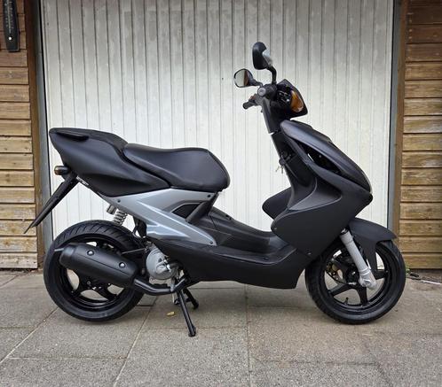 Yamaha Aerox R / 50cc / Nieuwstaat / Origineel 4.000KM, Fietsen en Brommers, Scooters | Yamaha, Nieuw, Aerox, Maximaal 45 km/u