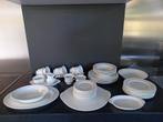 Compleet servies Royal Albert Reverie, Huis en Inrichting, Keuken | Servies, Ophalen, Zo goed als nieuw, Porselein, Overige stijlen
