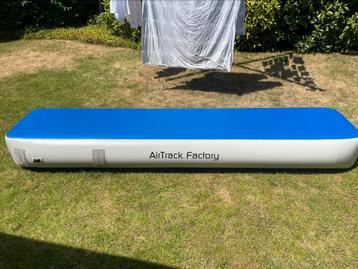 Airtrack factory 300cm bij 70cm beschikbaar voor biedingen