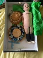 Antieke Porseleinen Pop met Hoeden, Ophalen of Verzenden