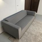 GRATIS BEZORGING - grijze bank met hocker - Gereinigd, Ophalen, Tweepersoons, 75 tot 100 cm, Zo goed als nieuw